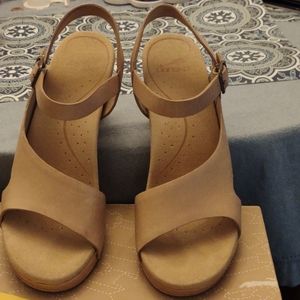 Dansko Tasha Veg Tan shoes, size 38, rarely wore